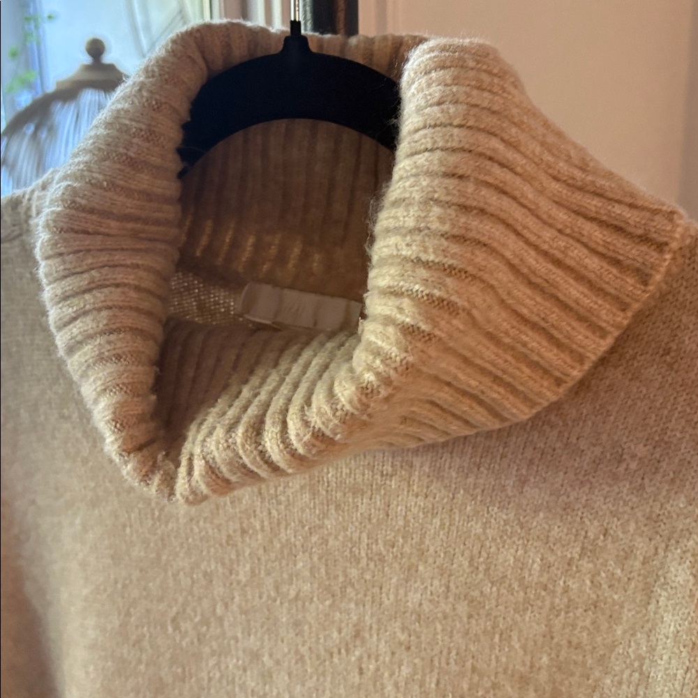 H & M Oversized Turtleneck Sweater Tan Camel M - Picture 3 of 6
